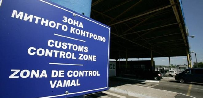 Украинские автоперевозчики заявили о проблемах на границе с РФ - Фото