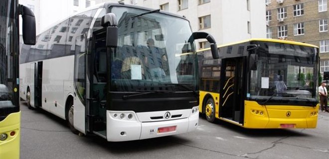 Беларусь приостановила движение автобусов в Украину - Фото