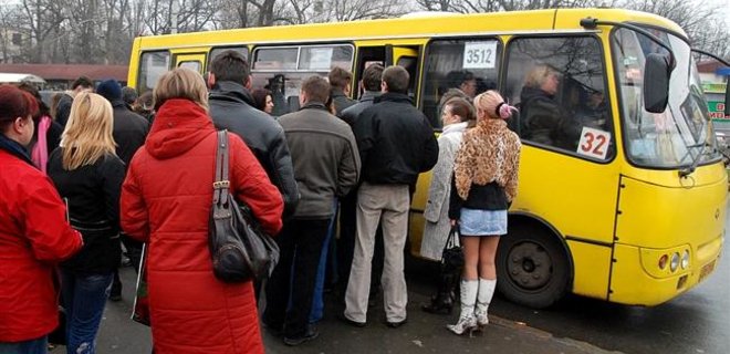 Проезд в маршрутках Киева собираются повысить на 1 грн. - Фото