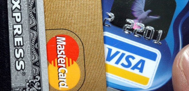 MasterCard заморозил операции по картам двух российских банков - Фото