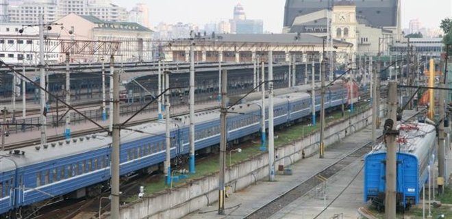 Укрзализныця открыла предпродажу билетов на поезда в Крым - Фото