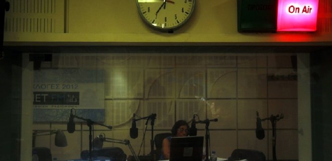 Офис крупных радиостанций забросали коктейлями Молотова - Фото
