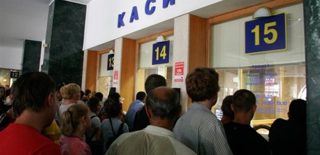 Укрзализныця: Билеты на поезда из Крыма не подорожали - Фото