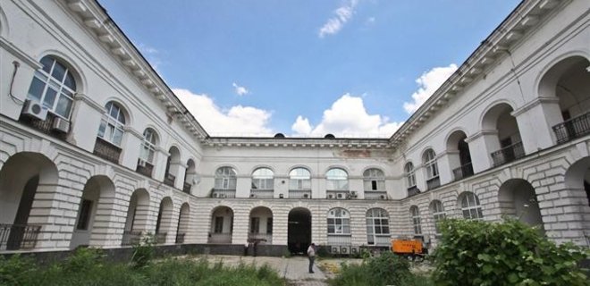 Киевсовет отменил землеотвод под реконструкцию Гостиного двора - Фото