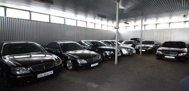 Кабмин проведет третий аукцион по продаже правительственных машин - Фото