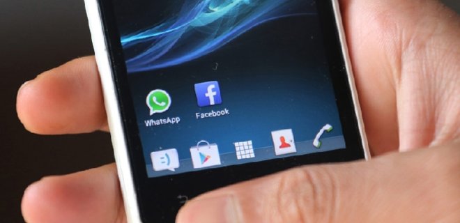 Еврокомиссия одобрила покупку WhatsApp соцсетью Facebook  - Фото