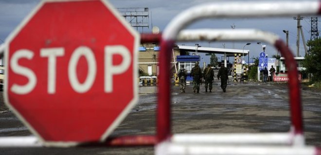 Боевики требуют по 300 грн за пропуск машин в зону АТО - Фото