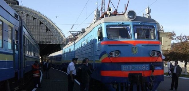 Укрзализныця назначила 13 дополнительных поездов на праздники - Фото