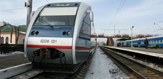 Укрзализныця назначила 15 дополнительных поездов на праздники - Фото