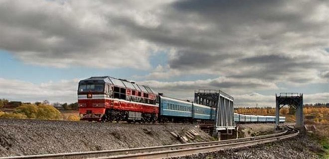 Железнодорожники восстанавливают подъезд к Мариуполю - Фото