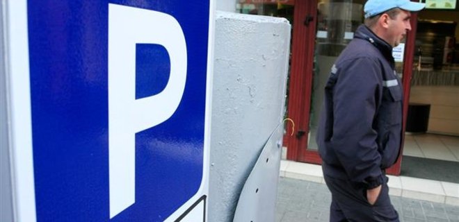 Нормальной парковки в Киеве не будет: пилотный проект провалился - Фото