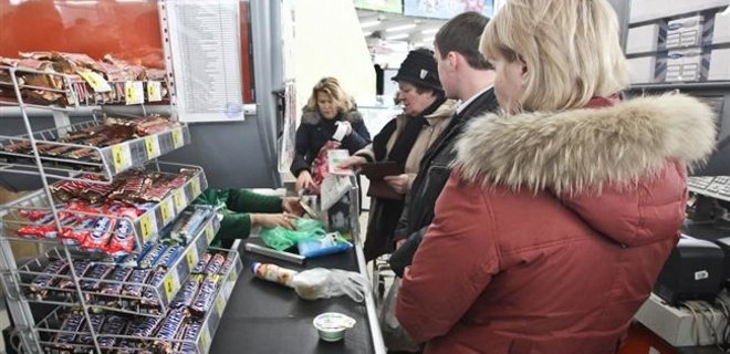 Три четверти россиян уже начали экономить из-за кризиса - Фото