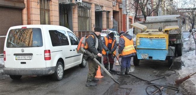 Укравтодор в прошлом году залатал 66% ям на дорогах - Фото