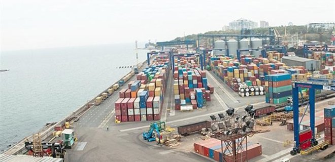 Мариупольский порт опроверг информацию о своей остановке - Фото