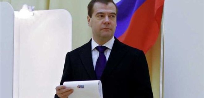 Медведев подписал постановление о скидке на газ для Украины - Фото
