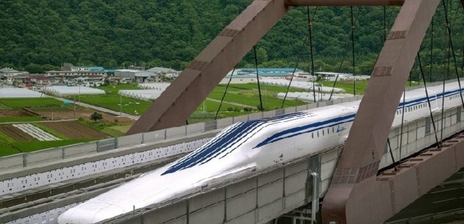 Японский поезд признан самым быстрым в мире - Фото