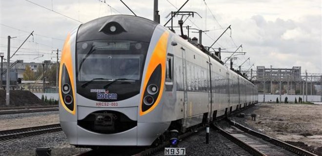В Украине установят первый шумозащитный экран на железной дороге - Фото