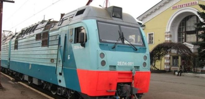 Укрзализныця хочет заменить непопулярные поезда автобусами - Фото