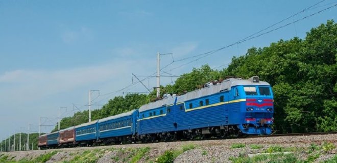 УЗ запустила ускоренный поезд Харьков - Львов - Ивано-Франковск - Фото