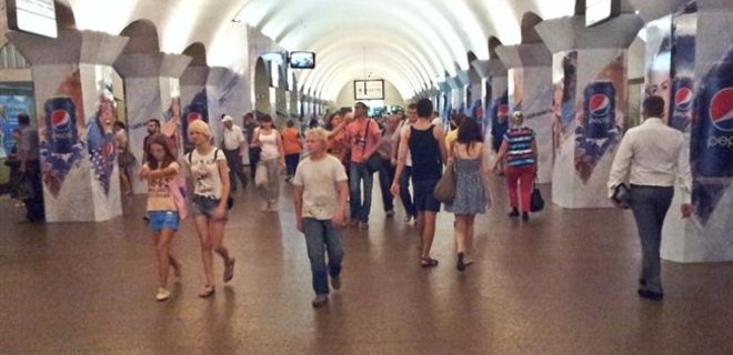В киевском метро заработал бесплатный Wi-Fi - Фото
