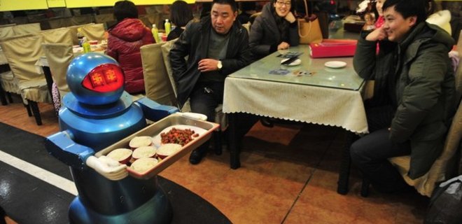 Рестораны в Китае отказываются от роботов-официантов - Фото