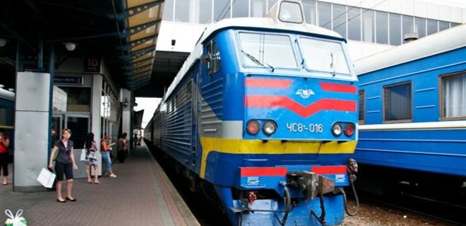 Украинцам обещают больше поездов к морю и горам летом - Фото