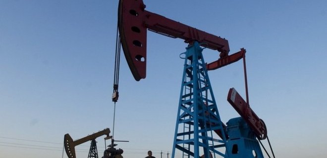 Нефть Brent торгуется ниже $44 за баррель - Фото