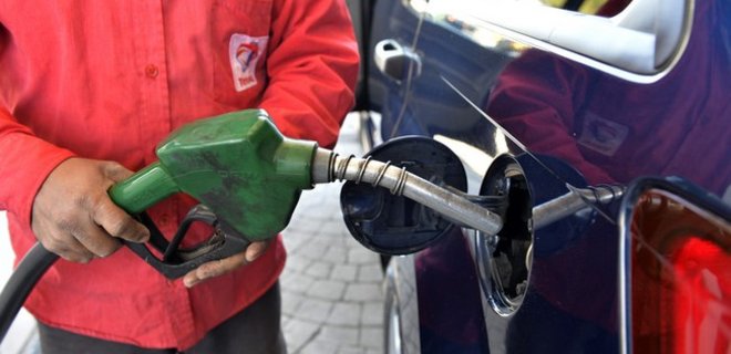 АМКУ в очередной раз обещает разобраться с ценами на бензин - Фото