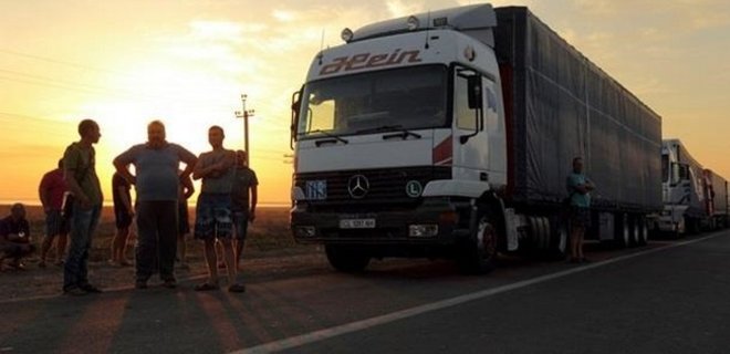 Украина приостановила выдачу разрешений на перевозки с Турцией - Фото