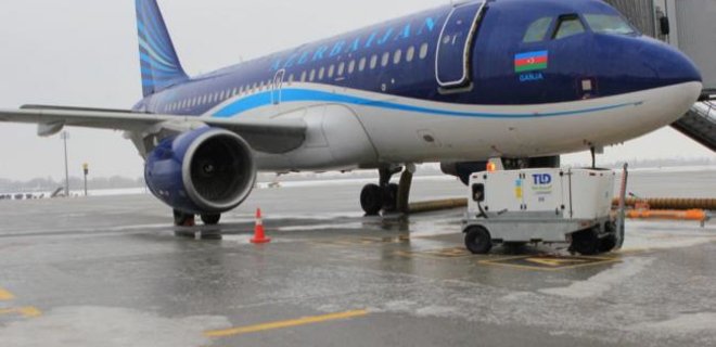 Непогода остановила работу киевских аэропортов - Фото