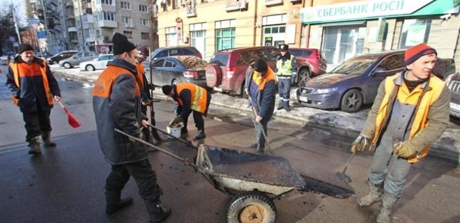Укравтодор в минувшем году ремонтировал по 3 км дорог в день - Фото