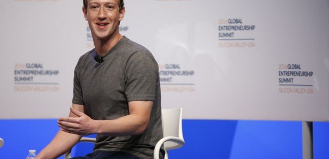 Против ненависти: Facebook увеличит штат модераторов на две трети - Фото