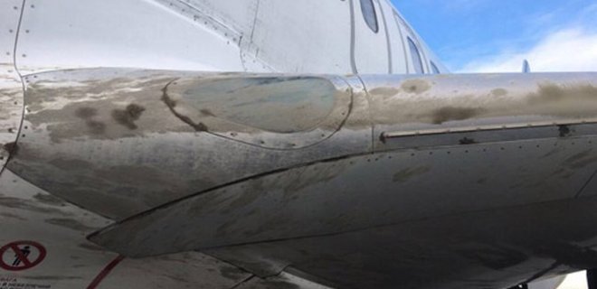 МАУ показала последствия приземления самолета в незастывший бетон - Фото
