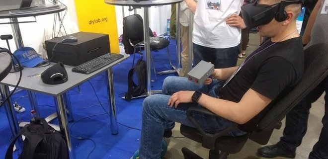 iForum: Украинец изобрел манипулятор для виртуальных боев - Фото