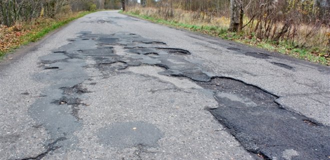 Украина вошла в десятку стран с самыми плохими дорогами - Фото