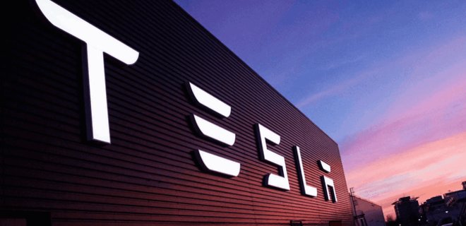 Электрокар Tesla установил рекорд дальности поездки - Фото