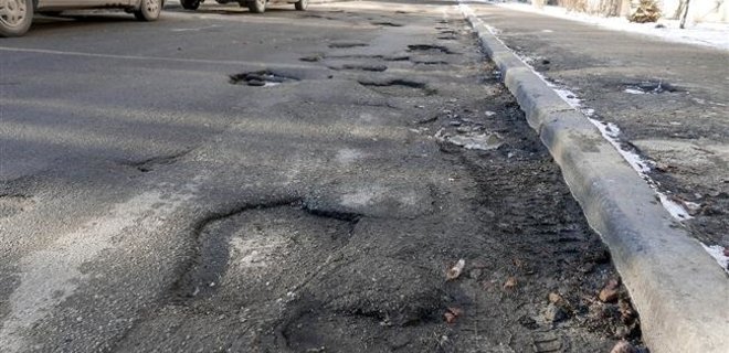 Годовой план по ремонту дорог выполнен на 10% - СМИ - Фото