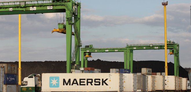 Maersk не будет перевозить грузы для санкционных компаний из РФ - Фото