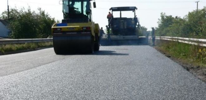 Белорусы приступили к ремонту дорог в Украине - Фото