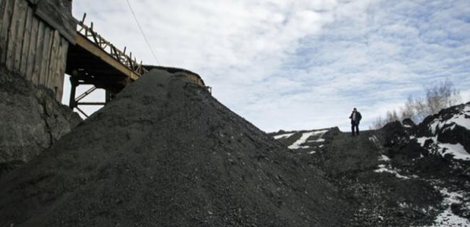 Россия помогает боевикам продавать уголь за границу - Bloomberg - Фото