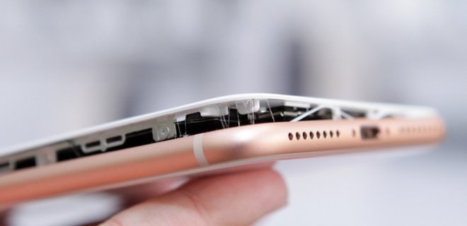 Новый iPhone 8 Plus взорвался во время зарядки: фото - Фото