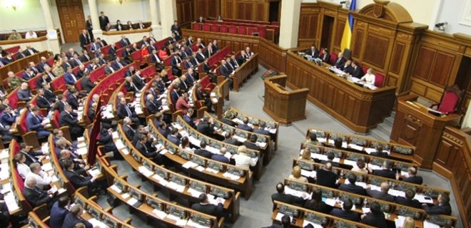 Пеня и демонополизация: Верховная Рада приняла закон о ЖКХ - Фото