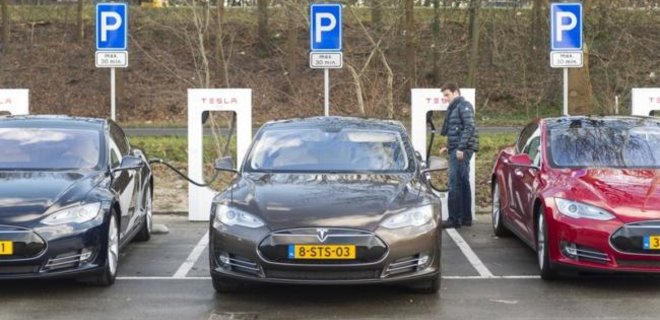 Tesla изменила правила пользования зарядными станциями - Фото