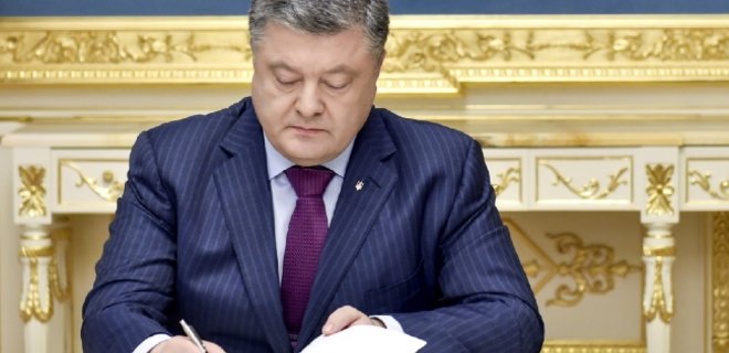 Порошенко подписал закон о поддержке телекомпаний в Крыму - Фото