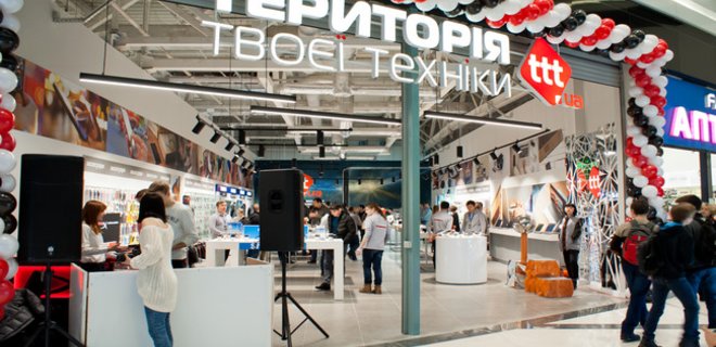 На открытии магазина TTT.ua презентовали уникальное техно-платье - Фото