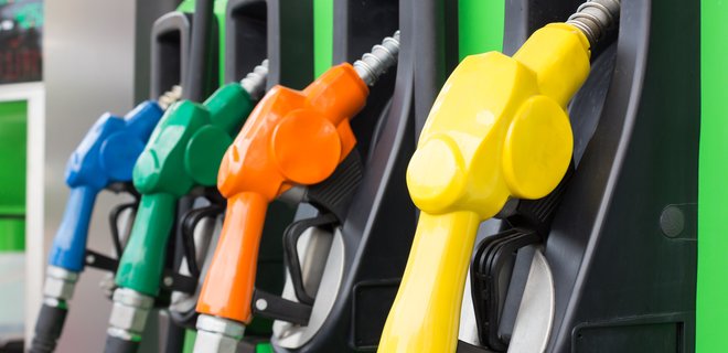 Великі мережі АЗС знизили ціни на бензин та дизпальне - Фото