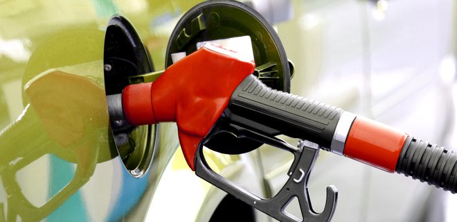Цены на бензин продолжают снижаться - Фото