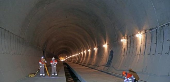 Укрзалізниця сдаст Бескидский тоннель на полгода раньше плана - Фото
