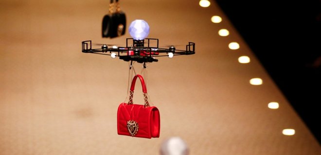 Dolce & Gabbana использовал дроны в ходе показа мод в Милане - Фото