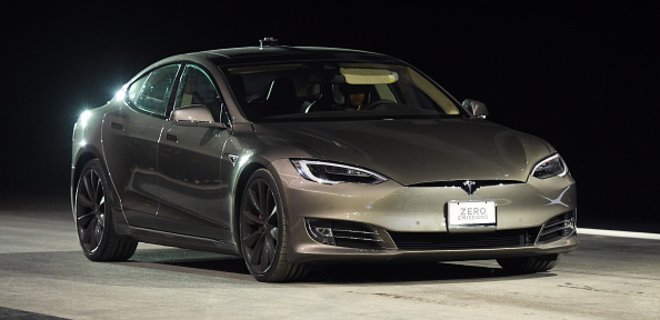 Tesla обновила рекорд по производству электромобилей - Фото